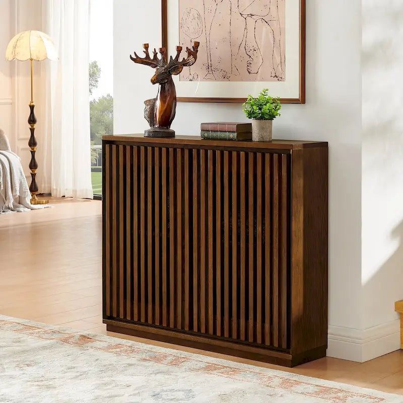 Buffet moderne cannelé avec trous de sortie et rangement