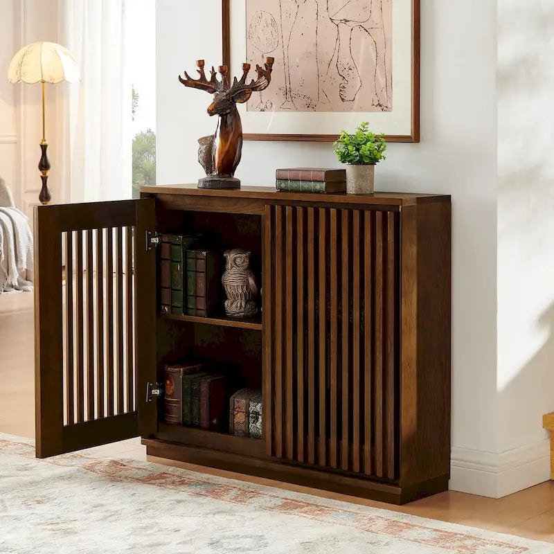 Buffet moderne cannelé avec trous de sortie et rangement