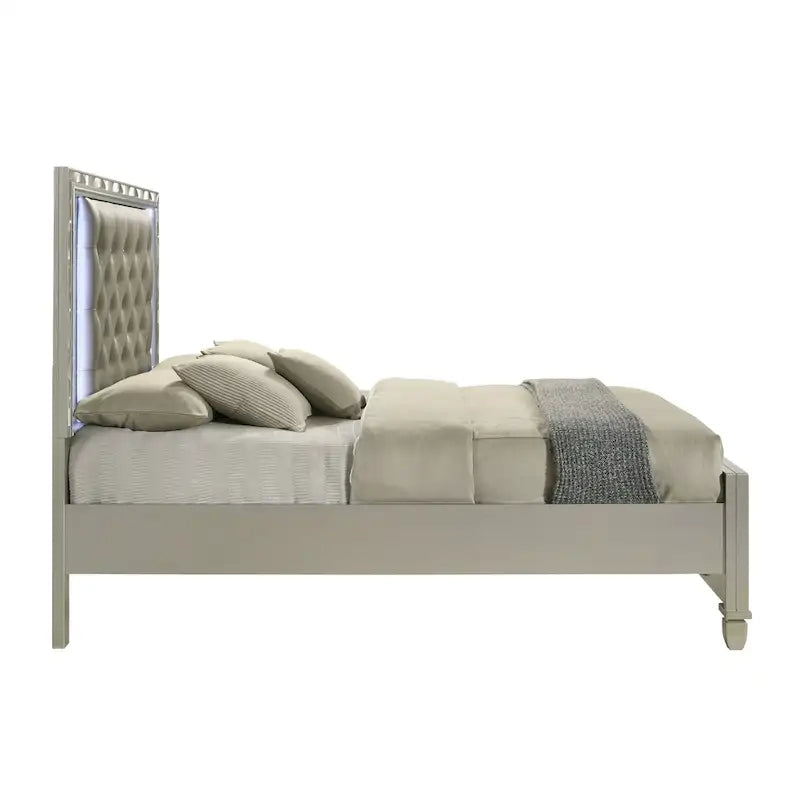 Lit rembourré capitonné Glam LED avec pied de lit bas – Gris et argent