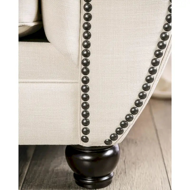 Canapé Glam beige en tissu avec capitonnage à boutons, clous décoratifs et mousse à mémoire de forme