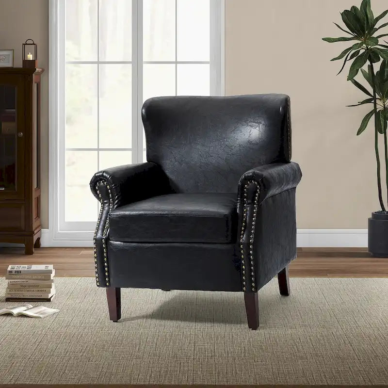 Fauteuil en cuir de transition avec clous décoratifs et accoudoirs roulés