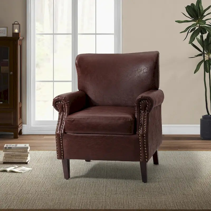 Fauteuil en cuir de transition avec clous décoratifs et accoudoirs roulés