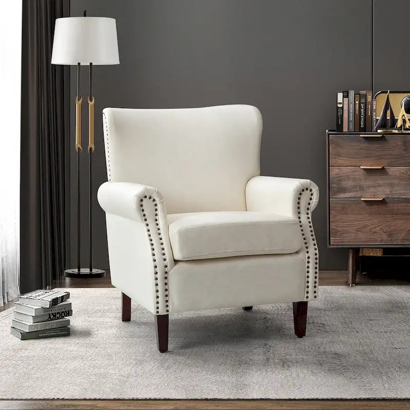 Fauteuil en cuir de transition avec clous décoratifs et accoudoirs roulés