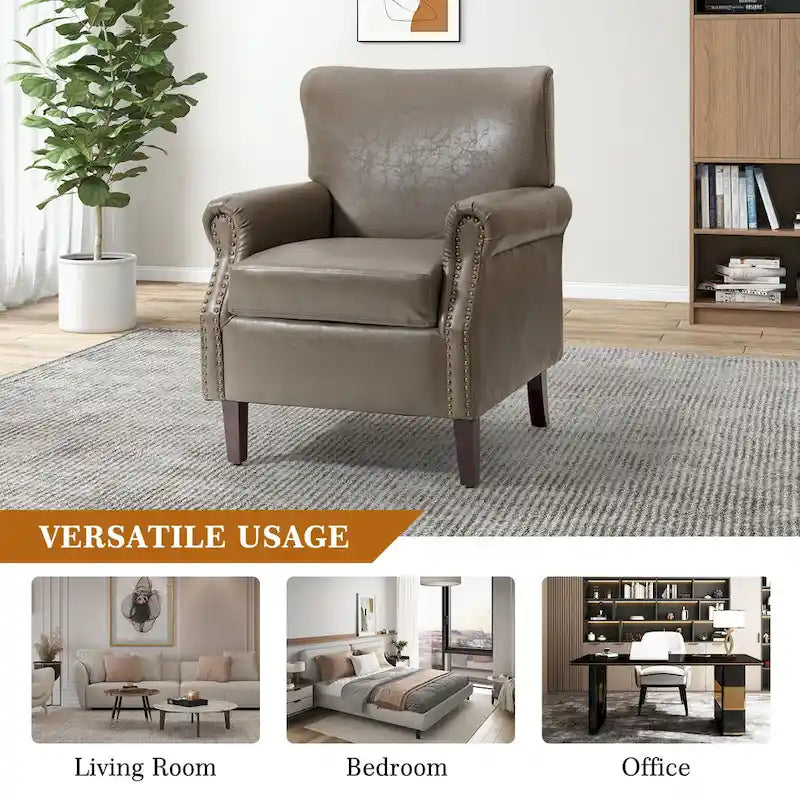 Fauteuil en cuir de transition avec clous décoratifs et accoudoirs roulés